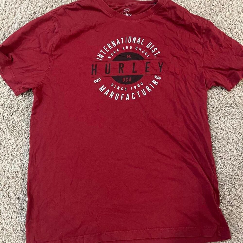 Hurley Men's Red and Burgundy T-shirt